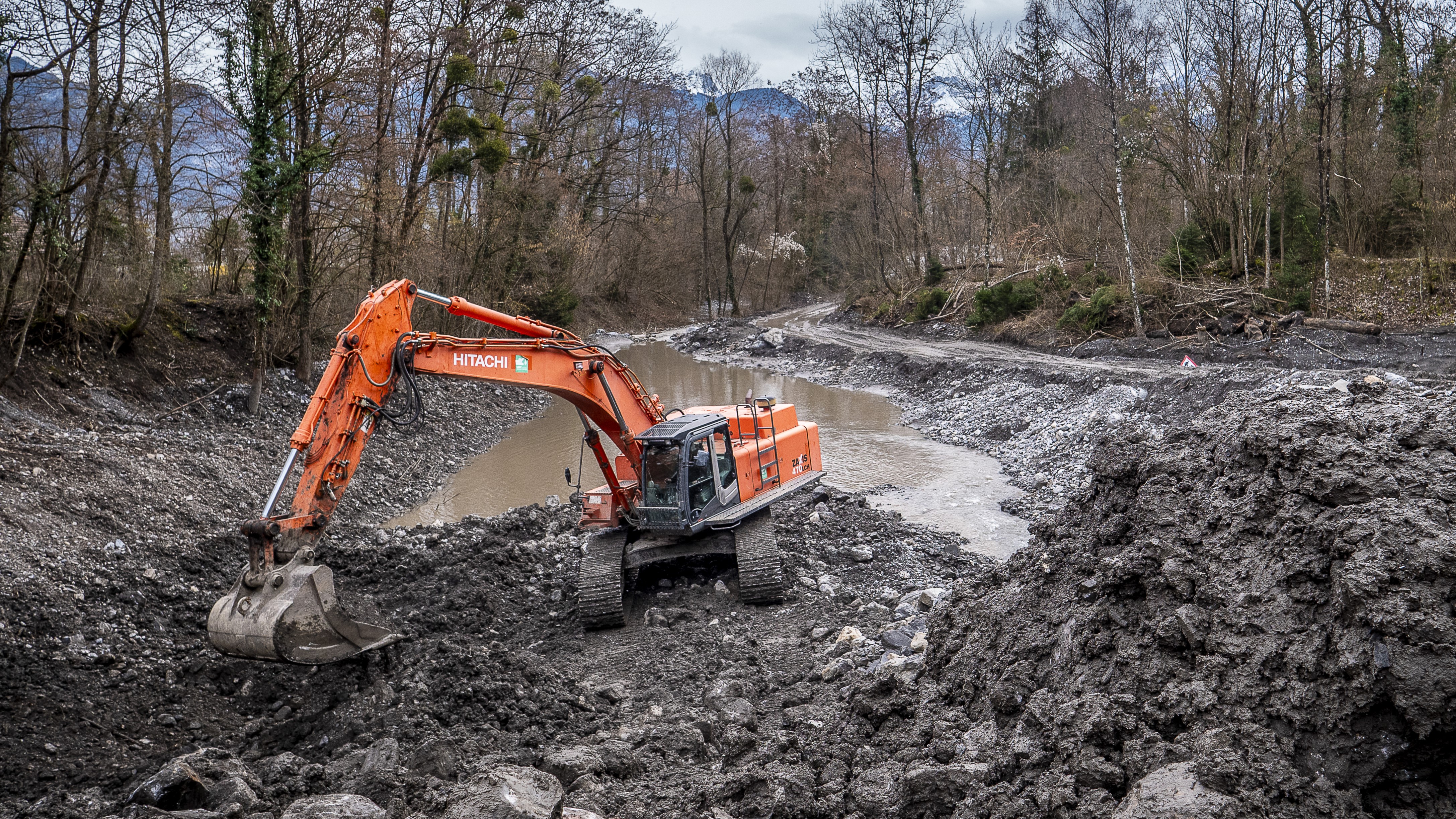 Vionnaz: Des machines s'activent pour nettoyer la Greffaz
